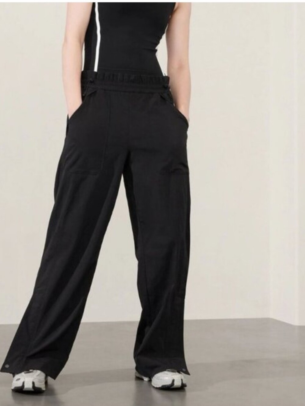 Athleta Women's Trekkie High Rise Parachute Pant in Black